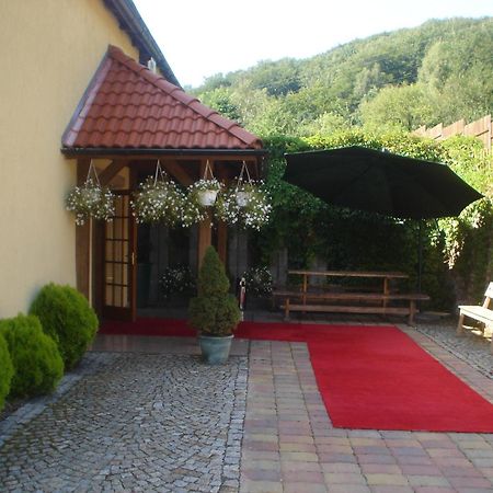 Zielone Wzgorze Hostel Walbrzych Bagian luar foto