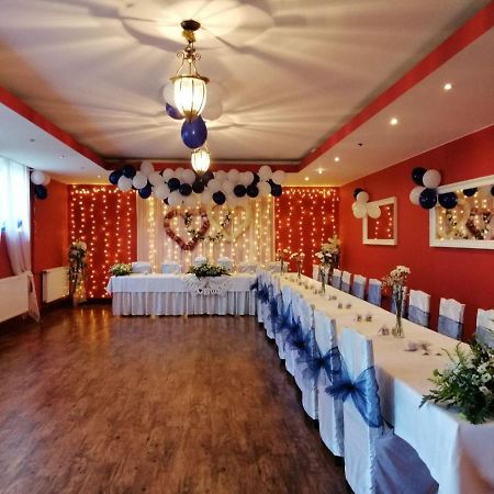 Zielone Wzgorze Hostel Walbrzych Bagian luar foto