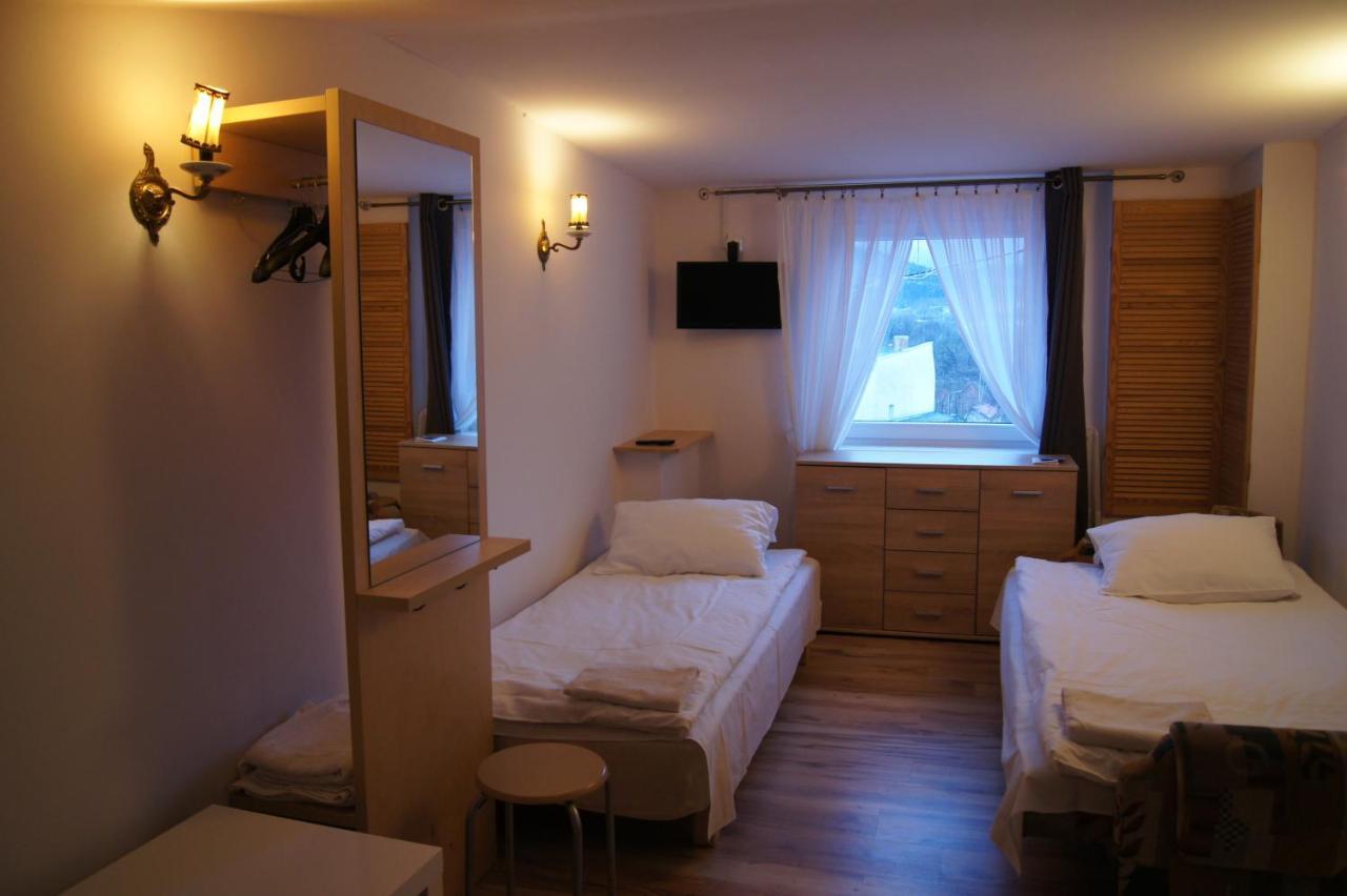 Zielone Wzgorze Hostel Walbrzych Bagian luar foto
