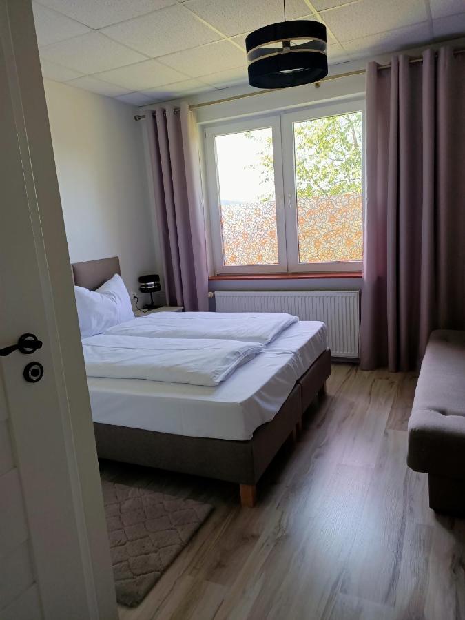 Zielone Wzgorze Hostel Walbrzych Bagian luar foto
